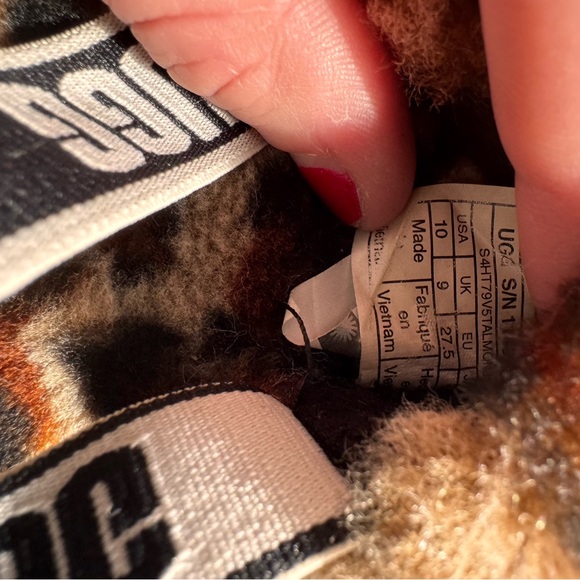 UGG Leopard Slide - Picture 4 of 5